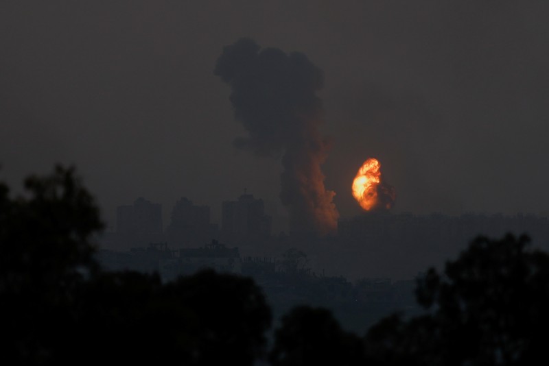 Pemandangan menunjukkan roket diluncurkan dari Gaza, terlihat dari perbatasan Israel dengan Gaza, di Israel selatan, 28 Oktober 2023. Pemandangan menunjukkan roket diluncurkan dari Gaza, terlihat dari perbatasan Israel dengan Gaza, di Israel selatan, 28 Oktober 2023. (REUTERS/Amir Cohen)
