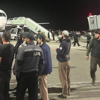 Detik-Detik Massa Serbu Bandara Rusia, 'Berburu' Warga Israel