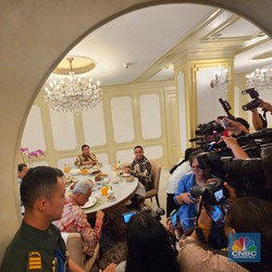 Wah, Jokowi Makan Siang Bareng Anies-Ganjar-Prabowo di Istana
