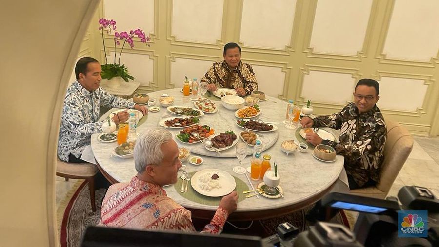 Bakal calon presiden Anies Baswedan, Prabowo Subianto dan Ganjar Pranowo memenuhi undangan Istana Kepresidenan Jakarta untuk menemui Presiden Jokowi, Senin (30/10). (Ajat CNBC Indonesia TV)