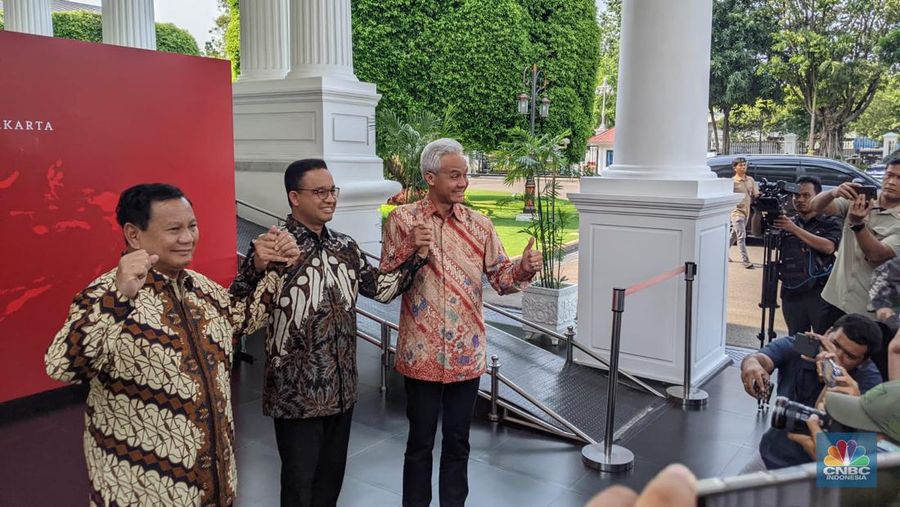 Bakal calon presiden Anies Baswedan, Prabowo Subianto dan Ganjar Pranowo memenuhi undangan Istana Kepresidenan Jakarta untuk menemui Presiden Jokowi, Senin (30/10). (²©²ÊÍøÕ¾/Emir Yanwardhana) Bakal calon presiden Anies Baswedan, Prabowo Subianto dan Ganjar Pranowo memenuhi undangan Istana Kepresidenan Jakarta untuk menemui Presiden Jokowi, Senin (30/10). (²©²ÊÍøÕ¾/Emir Yanwardhana)