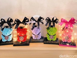 Kakak-Adik di Surabaya Raup Omzet Belasan Juta dari Bisnis Bunga Kertas