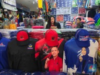 Pedagang: Dulu Orderan Minimal 5.000 Kaos Partai, Kini Seret!