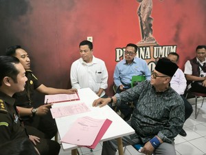 Momen Panji Gumilang Tiba di Kejari Indramayu, Segera Diadili
