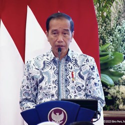 Jokowi Sentil Lagi Kepala Daerah: Urusan Izin Berbulan-Bulan