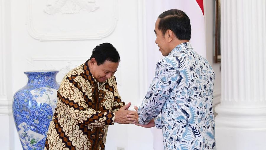 Presiden Joko Widodo santap siang bersama tiga calon presiden yang akan berpartisipasi pada pemilihan presiden 2024 di Istana Merdeka, Jakarta, pada Senin, (30/10/2023). (Dok. Sekretariat Presiden)