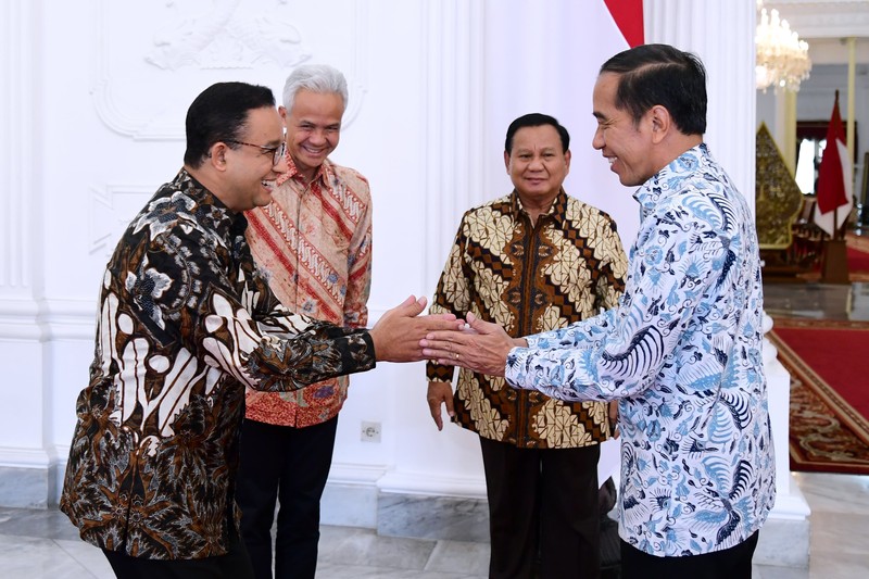 Presiden Joko Widodo santap siang bersama tiga calon presiden yang akan berpartisipasi pada pemilihan presiden 2024 di Istana Merdeka, Jakarta, pada Senin, (30/10/2023). Presiden Joko Widodo santap siang bersama tiga calon presiden yang akan berpartisipasi pada pemilihan presiden 2024 di Istana Merdeka, Jakarta, pada Senin, (30/10/2023). (Dok. Sekretariat Presiden)