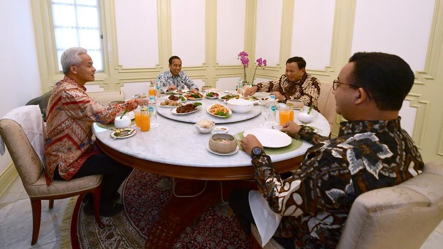 Presiden Joko Widodo santap siang bersama tiga calon presiden yang akan berpartisipasi pada pemilihan presiden 2024 di Istana Merdeka, Jakarta, pada Senin, (30/10/2023). (Dok. Sekretariat Presiden)