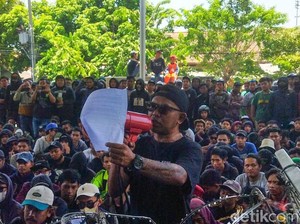 4 Poin Tuntutan Bonek Saat Demo Kantor Manajemen Persebaya