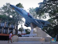 Penampakan Pesawat Tempur A4 Skyhawk Mejeng di Taman Kota