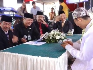 Momen Sakral Jadi Kocak, Wali Nikah Sebut Mas Kawin Seperangkat Alat Sekolah