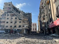 Potret Gudang Bulan Sabit Merah Kena Bombardir Israel