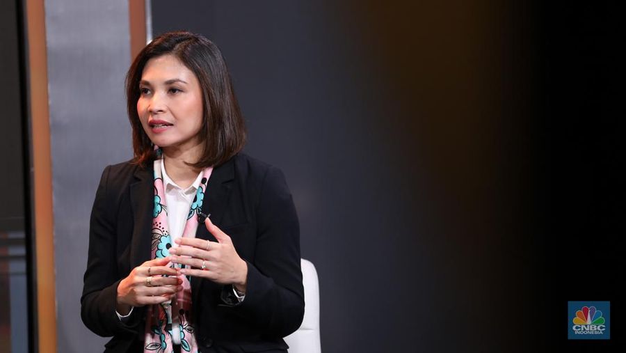 Direktur Keuangan PT PLN Indonesia Power, Endang Astharanti dalam acara Road To CNBC Indonesia Award 2023, Selasa (31/10/2023). (CNBC Indonesia/Tri Susilo)