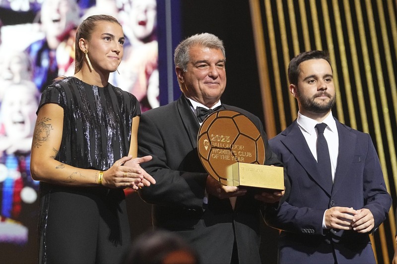 Soccer Football - 2023 Ballon d'Or - Chatelet Theatre, Paris, France - October 30, 2023 Inter Miami's Lionel Messi after winning the men's Ballon d'Or with his sons, Thiago, Mateo and Ciro REUTERS/Stephanie Lecocq     TPX IMAGES OF THE DAY