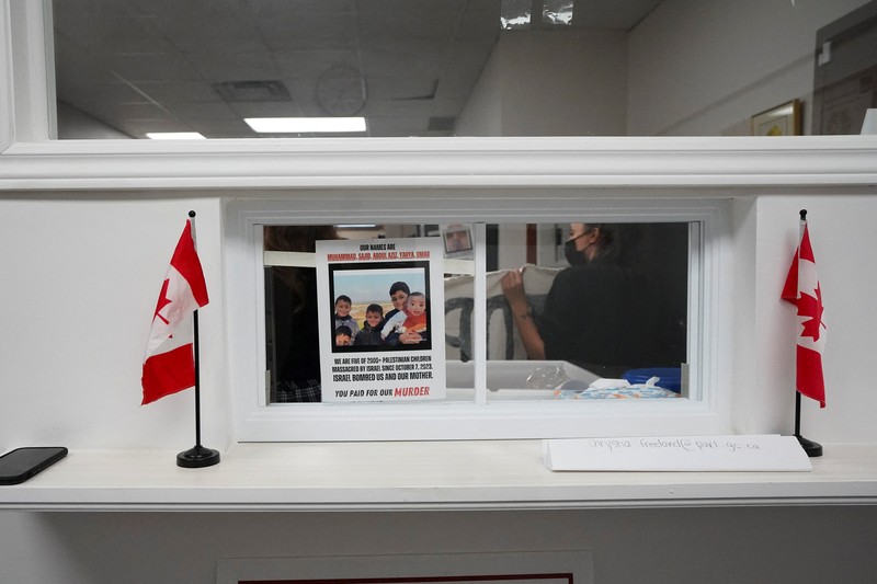 ISRAEL-PALESTINIANS/CANADA-PROTESTS Supporters of Palestinian rights, calling for a ceasefire and end to the siege in Gaza, occupy the constituent office of Canada's Deputy Prime Minister and Finance Minister Chrystia Freeland in Toronto, Ontario, Canada October 30, 2023. REUTERS/Arlyn McAdorey