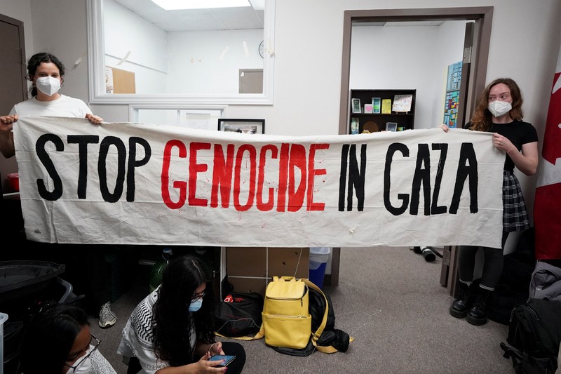 ISRAEL-PALESTINIANS/CANADA-PROTESTS Supporters of Palestinian rights, calling for a ceasefire and end to the siege in Gaza, occupy the constituent office of Canada's Deputy Prime Minister and Finance Minister Chrystia Freeland in Toronto, Ontario, Canada October 30, 2023. REUTERS/Arlyn McAdorey