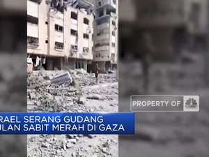 Video: Israel Serang Gudang Bulan Sabit Merah di Gaza