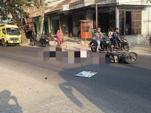 Pemotor di Gresik Tewas Terlindas Truk Usai Senggolan dengan Motor Lain
