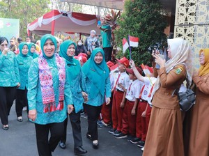 Tri Tito Karnavian Tinjau 10 Program Pokok PKK di Kabupaten Tangerang
