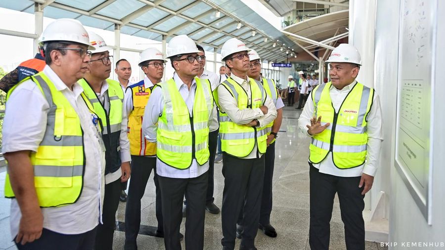 Ground Breaking LRT Jakarta Fase I B, Stasiun Velodrome - Stasiun Manggarai oleh Menhub Budi Karya Sumadi dan PJ Gubernur Heru Budi Hartono. (Dok Kemenhub)