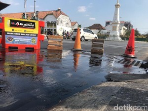 Misteri Asal-usul Minyak Meluap dari Gorong-gorong di Tugu Jogja