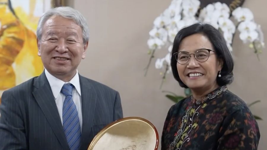 Menteri Keuangan Sri Mulyani saat bertemu dengan JICA lembaga pemerintah Jepang untuk membantu pembangunan negara-negara berkembang. (Tangkapan Layar Instagram @smindrawati)