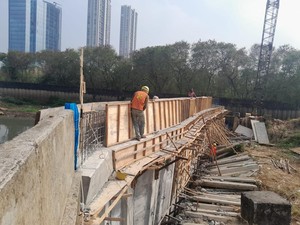 Pembangunan Turap Kali Angke di Kembangan Utara Sudah Capai 60%