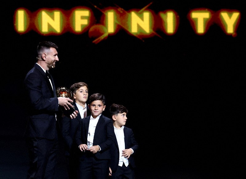Soccer Football - 2023 Ballon d'Or - Chatelet Theatre, Paris, France - October 30, 2023 Inter Miami's Lionel Messi after winning the men's Ballon d'Or with his sons, Thiago, Mateo and Ciro REUTERS/Stephanie Lecocq     TPX IMAGES OF THE DAY
