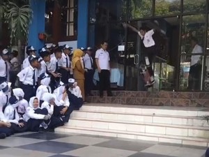 Aksi Viral Pelajar SMP Kota Malang Unjuk Kebolehan Bermain Skateboard