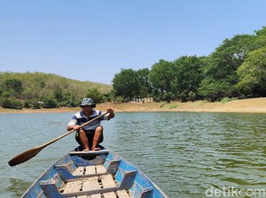 Waduk Greneng Istimewa, Kang Sampan Bisa Cuan Rp 1 Juta Sehari