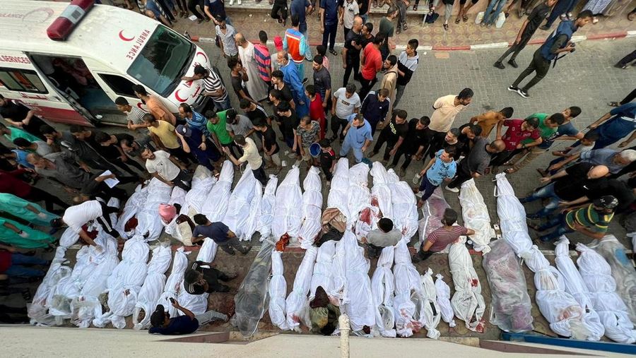 Bodies of Palestinians killed in Israeli strikes on houses in Jabalia refugee camp, lie at a hospital in the northern Gaza Strip, October 31, 2023. REUTERS/Fadi Whadi     TPX IMAGES OF THE DAY