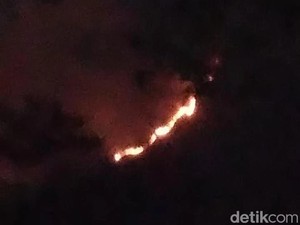 Kebakaran Meluas ke Barat, Pendakian Gunung Abang Ditutup