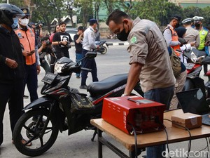 Nah Lho! Sudah Rajin Ganti Oli, Pemotor Ini Tetap Kena Tilang Uji Emisi