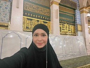 Masyaallah, Cerita Maia Estianty Mendadak Jadi Pembimbing 17 Jemaah ke Raudhah