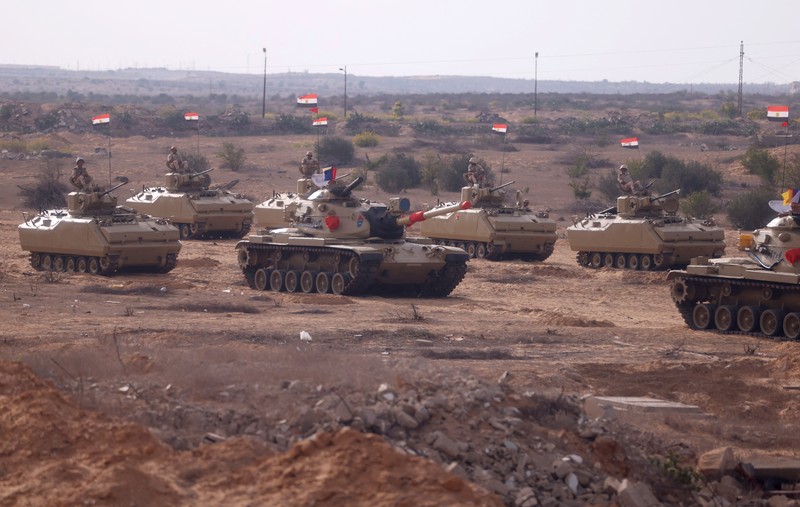 Warga Palestina menyeberang ke perbatasan Mesir dengan Jalur Gaza Rabu, 1 November 2023. di Rafah Rabu, 1 November 2023. Warga Palestina menyeberang ke perbatasan Mesir dengan Jalur Gaza Rabu, 1 November 2023. di Rafah Rabu, 1 November 2023. (AP Photo/Hatem Ali)