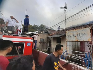 Rumah Kontrakan di Sumedang Hangus Terbakar