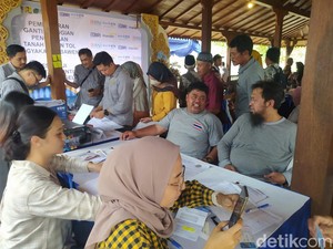 Semringahnya Ganjar Terima UGR Tol Jogja-Bawen Nyaris Rp 13 M