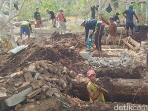 Cerita Pekerja Pemindah Ratusan Makam Terdampak Proyek Tol Jogja-Solo
