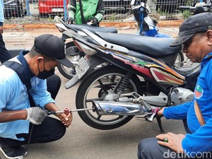 Pemotor di Jaksel Pasrah Kena Tilang Uji Emisi: Tiap Bulan Ganti Oli