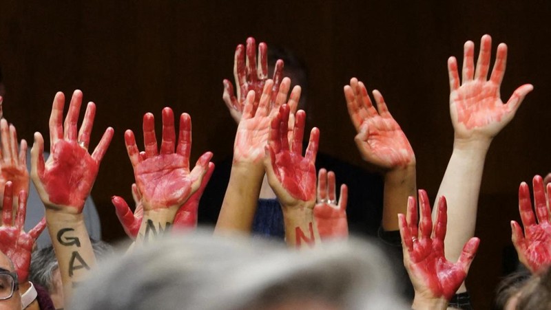Anti-war protesters raise their  “bloody” hands behind U.S. Secretary of State Antony Blinken during a Senate Appropriations Committee hearing on President Biden's $106 billion national security supplemental funding request to support Israel and Ukraine, as well as bolster border security, on Capitol Hill in Washington, U.S., October 31, 2023. REUTERS/Kevin Lamarque