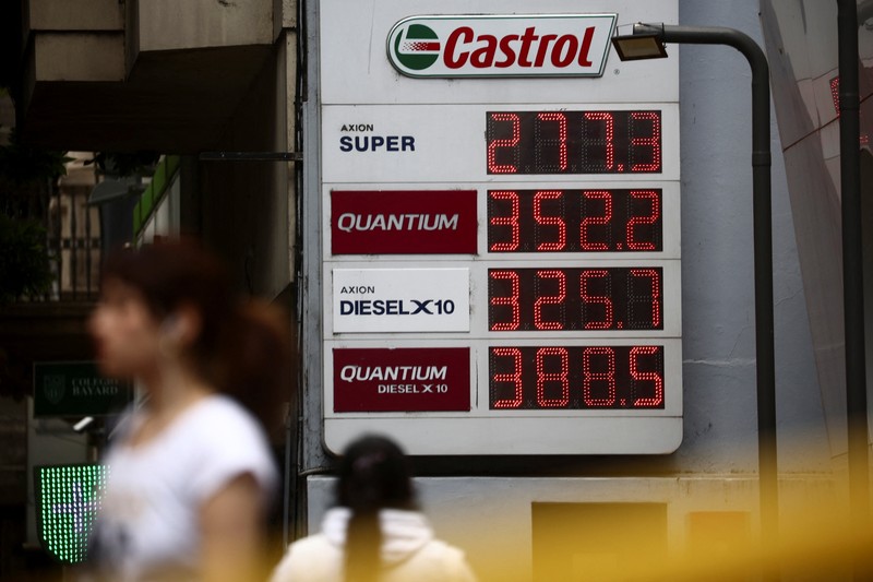 ARGENTINA-FUEL/ A sign reading
