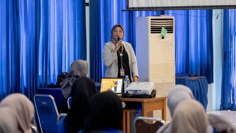 Dalam rangka perlunya memberikan literasi keuangan kepada masyarakat, Allo Bank dan InvestasiKu mendatangi kampus Universitas Muhammadiyah Sukabumi. Acara ini diadakan di Aula Kampus Universitas Muhammadiyah, Sukabumi pada hari Rabu, 01 November 2023 yang dihadiri oleh lebih dari 100 orang mahasiswa. (Dok. InvestasiKu)