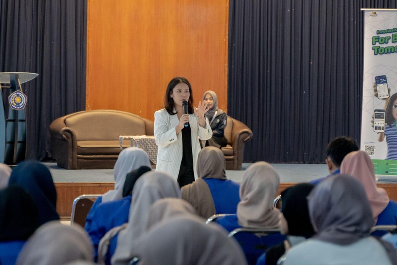 Dalam rangka perlunya memberikan literasi keuangan kepada masyarakat, Allo Bank dan InvestasiKu mendatangi kampus Universitas Muhammadiyah Sukabumi. Acara ini diadakan di Aula Kampus Universitas Muhammadiyah, Sukabumi pada hari Rabu, 01 November 2023 yang dihadiri oleh lebih dari 100 orang mahasiswa. Dalam rangka perlunya memberikan literasi keuangan kepada masyarakat, Allo Bank dan InvestasiKu mendatangi kampus Universitas Muhammadiyah Sukabumi. Acara ini diadakan di Aula Kampus Universitas Muhammadiyah, Sukabumi pada hari Rabu, 01 November 2023 yang dihadiri oleh lebih dari 100 orang mahasiswa. (Dok. InvestasiKu)