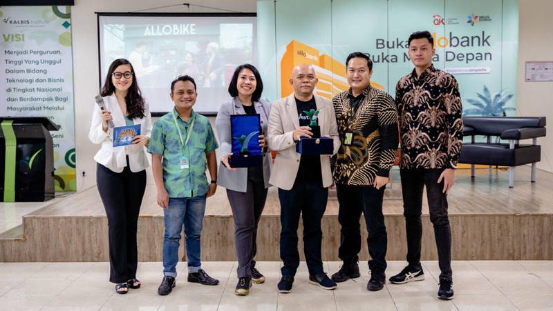 Dalam rangka perlunya memberikan literasi keuangan kepada masyarakat, Allo Bank dan InvestasiKu mendatangi kampus Universitas Muhammadiyah Sukabumi. Acara ini diadakan di Aula Kampus Universitas Muhammadiyah, Sukabumi pada hari Rabu, 01 November 2023 yang dihadiri oleh lebih dari 100 orang mahasiswa. (Dok. InvestasiKu)