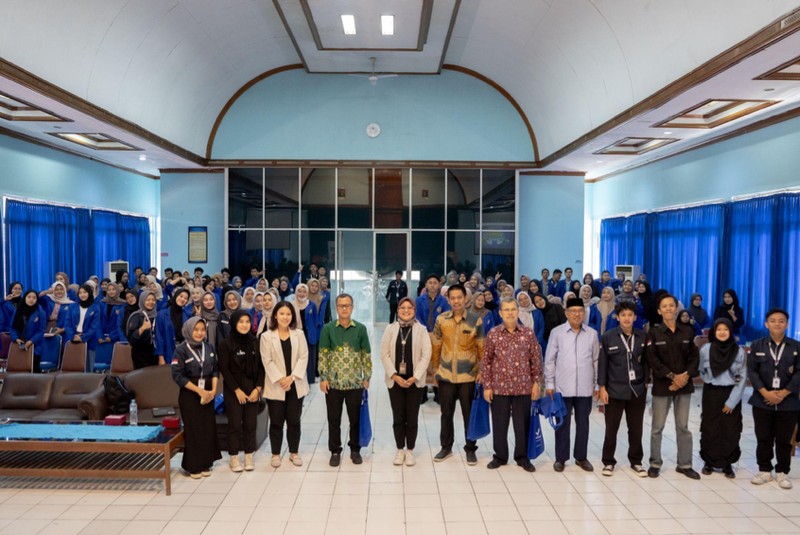 Dalam rangka perlunya memberikan literasi keuangan kepada masyarakat, Allo Bank dan InvestasiKu mendatangi kampus Universitas Muhammadiyah Sukabumi. Acara ini diadakan di Aula Kampus Universitas Muhammadiyah, Sukabumi pada hari Rabu, 01 November 2023 yang dihadiri oleh lebih dari 100 orang mahasiswa. Dalam rangka perlunya memberikan literasi keuangan kepada masyarakat, Allo Bank dan InvestasiKu mendatangi kampus Universitas Muhammadiyah Sukabumi. Acara ini diadakan di Aula Kampus Universitas Muhammadiyah, Sukabumi pada hari Rabu, 01 November 2023 yang dihadiri oleh lebih dari 100 orang mahasiswa. (Dok. InvestasiKu)