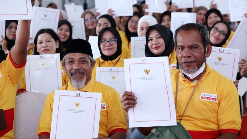 Deputi Bidang Pelayanan Penanaman Modal Kementerian Investasi/Badan Koordinasi Penanaman Modal, Achmad Idrus, memberikan sambutan pada acara Pemberian Nomor Induk Berusaha (NIB) Bagi Pelaku Usaha Mikro dan Kecil di Graha Dhomber, Balikpapan, Kalimantan Timur, Kamis (2/11/2023). (Dok. Sampoerna)