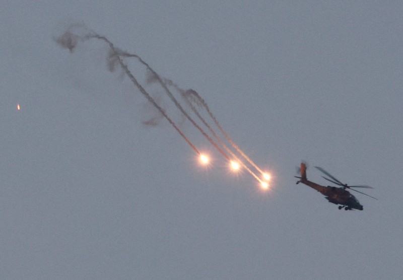 ISRAEL-PALESTINIANS/GAZA BORDER An Apache helicopter fires, amid the ongoing conflict between Israel and Palestinian Islamist group Hamas, as seen from Sderot in southern Israel, November 1, 2023. REUTERS/Ammar Awad