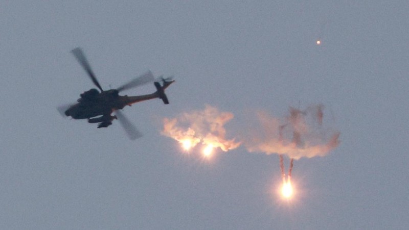 An Apache helicopter fires, amid the ongoing conflict between Israel and Palestinian Islamist group Hamas, as seen from Sderot in southern Israel, November 1, 2023. REUTERS/Ammar Awad