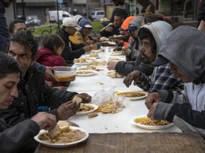 Inflasi 276% Bikin Warga Argentina Sulit Beli Makanan, Sampah Jadi Rebutan