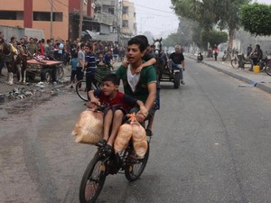 Israel Gempur Warga Gaza yang Antre Roti, Puluhan Orang Tewas